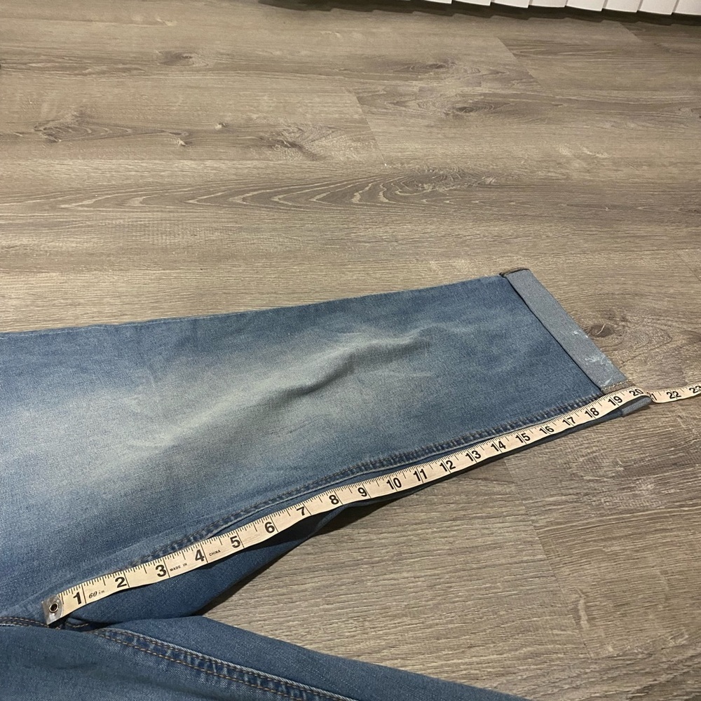 Faded Glory Denim Capri Pants Size 18 Medium Wash Relaxed Fit Cuffed Stretch - Picture 4 of 10